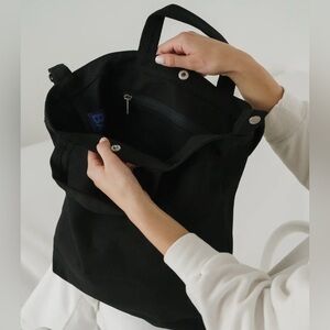 BAGGU Black Duck Bag/Tote Bag. Shoulder/lap top bag LIKE NEW